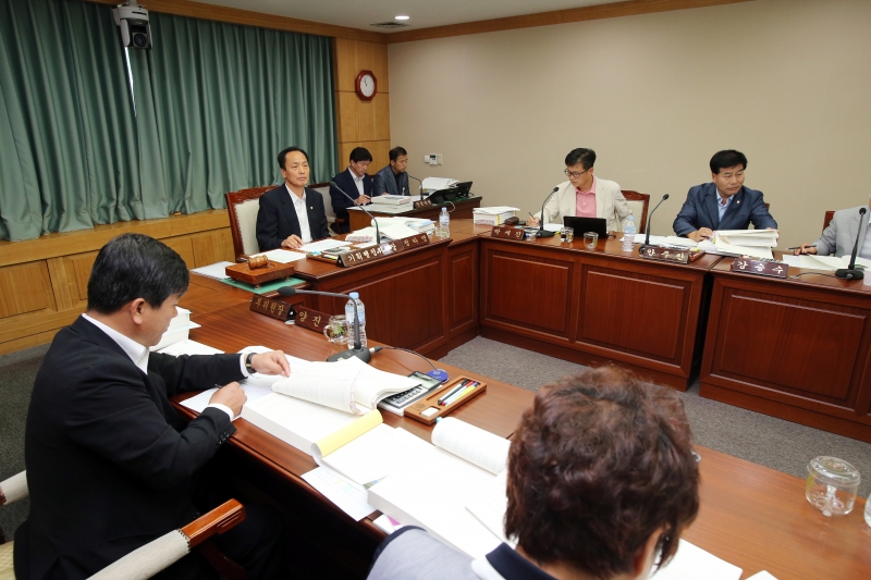 20140902-050[AP7U9253-제190회 제1차 정례회 기획행정위원회 소관 2013회계년도 세입세출결산승인안 예비심사 활동.JPG