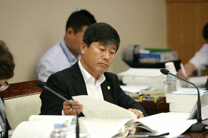 20140902-058[345M1549-제190회 제1차 정례회 기획행정위원회 소관 2013회계년도 세입세출결산승인안 예비심사 활동 .JPG