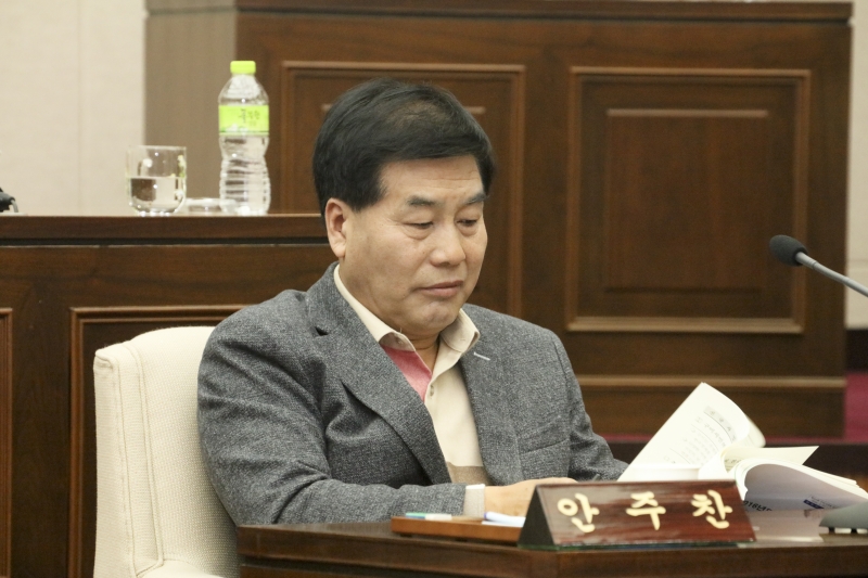 20160128-029[536A0043-제201회 임시회 제2차 본회의시 2016년도 시정 주요업무보고 청취.jpg