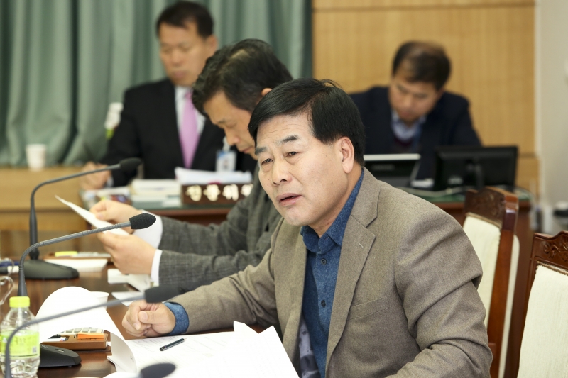 20160201-012[AP7U5274-제201회 임시회 기획행정위원회 조례안 심사활동.jpg