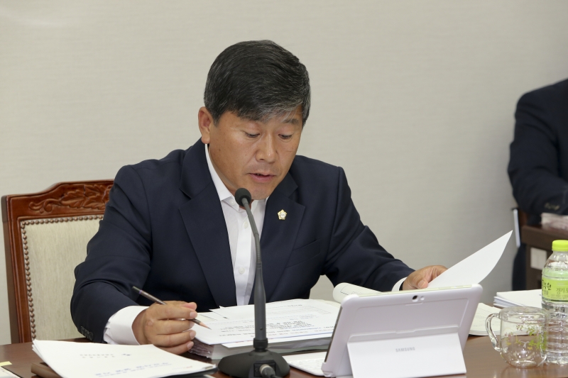 20160523-011[AP7U0711-제204회 임시회 기획행정위원회 소관 2016년도 제1회 추가경정예산안 예비심사.jpg