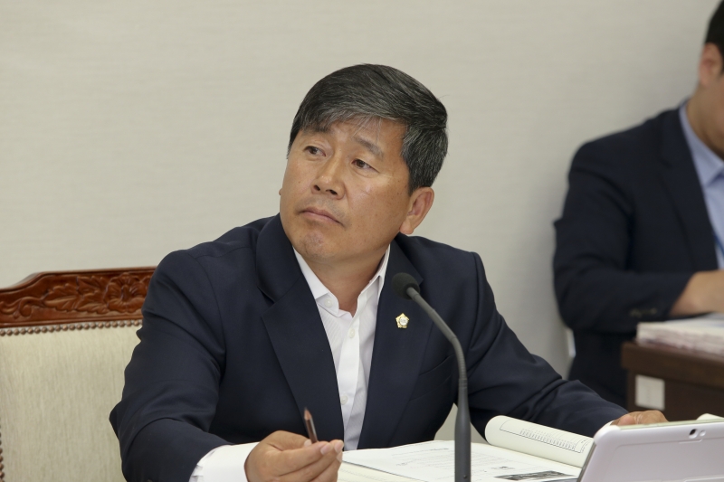 20160523-025[AP7U0744-제204회 임시회 기획행정위원회 소관 2016년도 제1회 추가경정예산안 예비심사.jpg