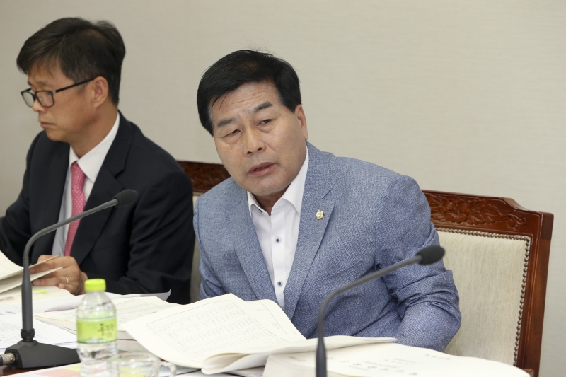 20160523-034[AP7U0764-제204회 임시회 기획행정위원회 소관 2016년도 제1회 추가경정예산안 예비심사.jpg