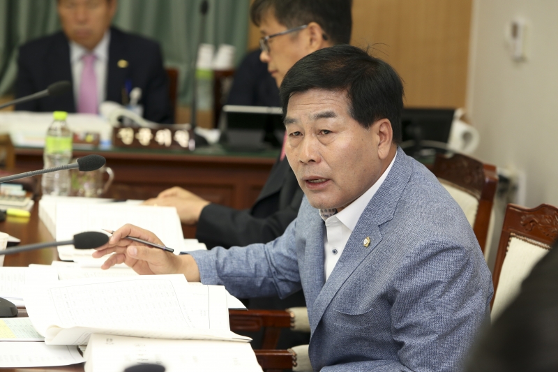 20160523-037[AP7U0770-제204회 임시회 기획행정위원회 소관 2016년도 제1회 추가경정예산안 예비심사.jpg