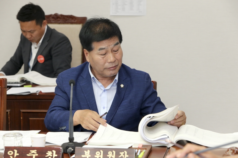 20160525-029[AP7U0920-제204회 임시회 예산결산특별위원회 2016년도 제1회 추가경정예산안 심사 활동.jpg