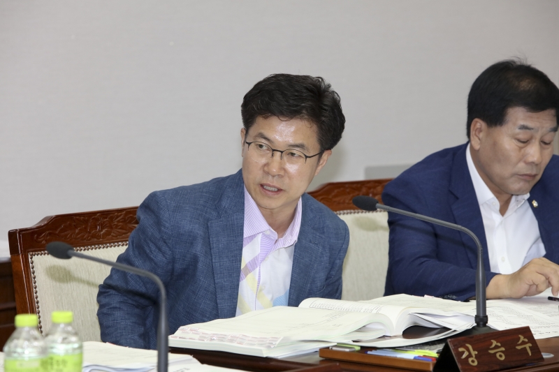 20160526-008[IMG_1873--제204회 임시회 예산결산특별위원회 2016년도 제1회 추가경정예산안 심사 활동.jpg