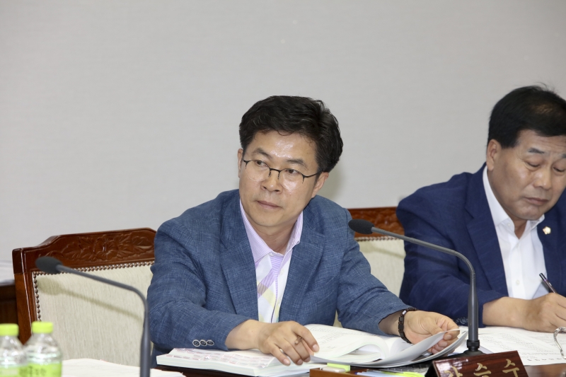 20160526-009[IMG_1878--제204회 임시회 예산결산특별위원회 2016년도 제1회 추가경정예산안 심사 활동.jpg