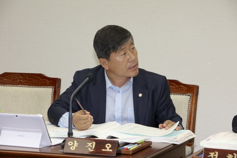 20160526-015[IMG_1906--제204회 임시회 예산결산특별위원회 2016년도 제1회 추가경정예산안 심사 활동.jpg