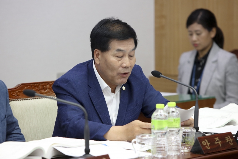 20160526-030[IMG_1962--제204회 임시회 예산결산특별위원회 2016년도 제1회 추가경정예산안 심사 활동.jpg