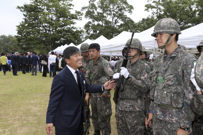 20160606-033[AP7U1566-제61회 현충일 추념식.jpg