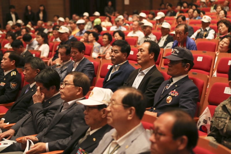 20160625-050[AP7U2142-6.25전쟁 66주년 호국보훈 기념행사.jpg