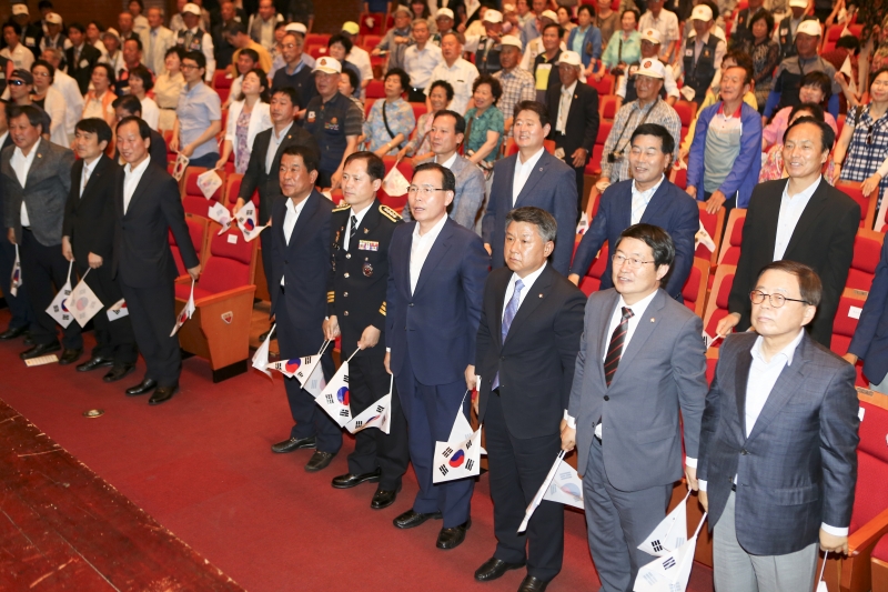 20160625-053[AP7U2148-6.25전쟁 66주년 호국보훈 기념행사.jpg