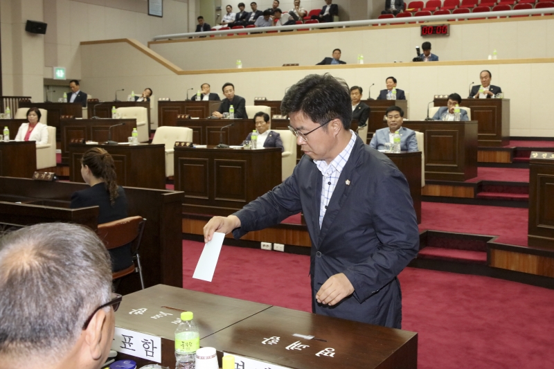 20160701-043[IMG_2338-제205회 임시회 제1차 본회의시 의장선거.jpg