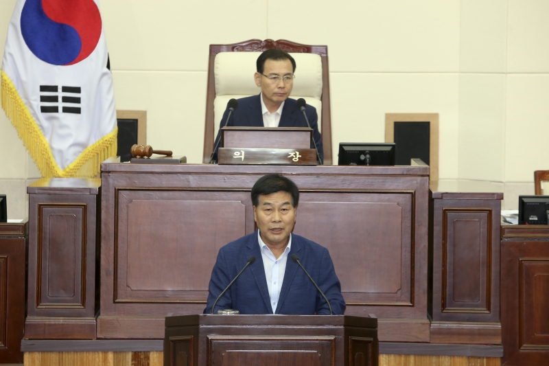 20160706-038[AP7U2412-제205회 임시회 제3차 본회의시 안주찬 의회운영위원장 당선인사.jpg