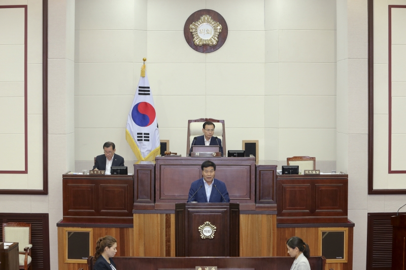 20160706-039[AP7U2413-제205회 임시회 제3차 본회의시 안주찬 의회운영위원장 당선인사.jpg