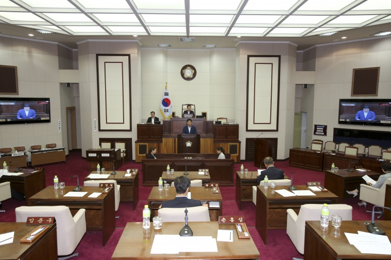 20160706-040[AP7U2417-제205회 임시회 제3차 본회의시 안주찬 의회운영위원장 당선인사.jpg