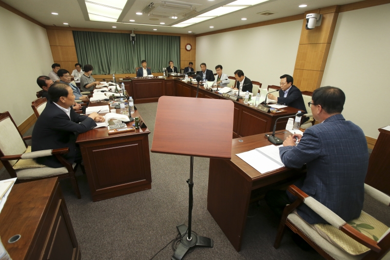 20160714-003[AP7U2817-제206회 정례회 기획행정위원회 소관 행정사무감사 활동.jpg