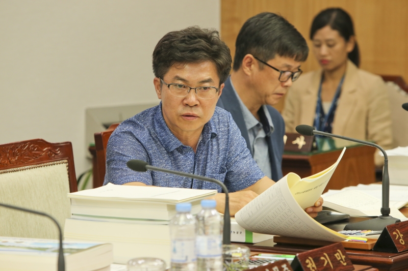 20160727-001[AP7U3160-제206회 정례회 예산결산특별위원회 2015회계년도 세입세출결산승인안 심사.jpg