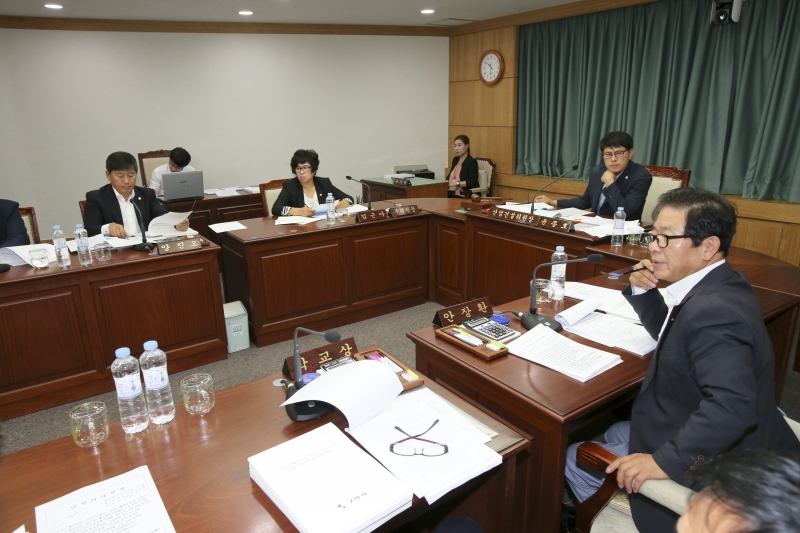 20160926-021[AP7U5707-제207회 임시회 산업건설위원회 조례안 심사활동.jpg