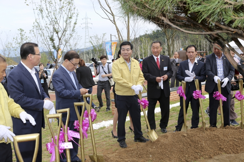 20160927-198[AP7U6244-구미시추모공원 개원식.jpg
