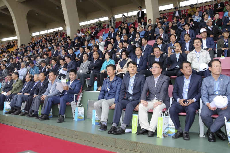 20161001-136[AP7U6798-2016 구미시민 한마음 대축제 입장식 및 개회식.jpg