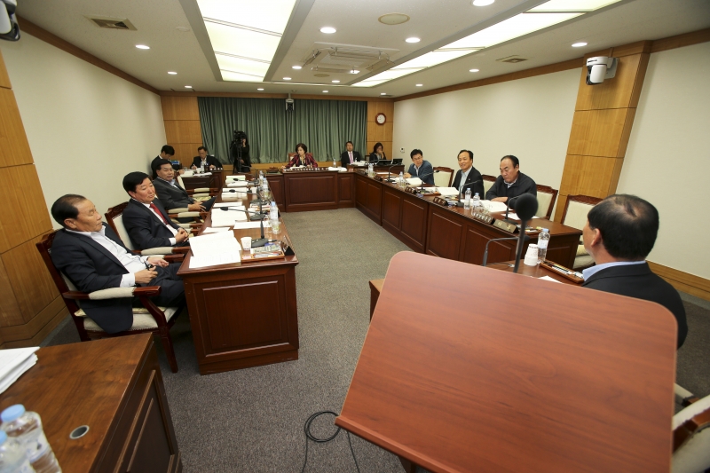 20161025-021[AP7U9082-제208회 임시회 기획행정위원회 2017년도 주요업무보고안 보고 청취.jpg