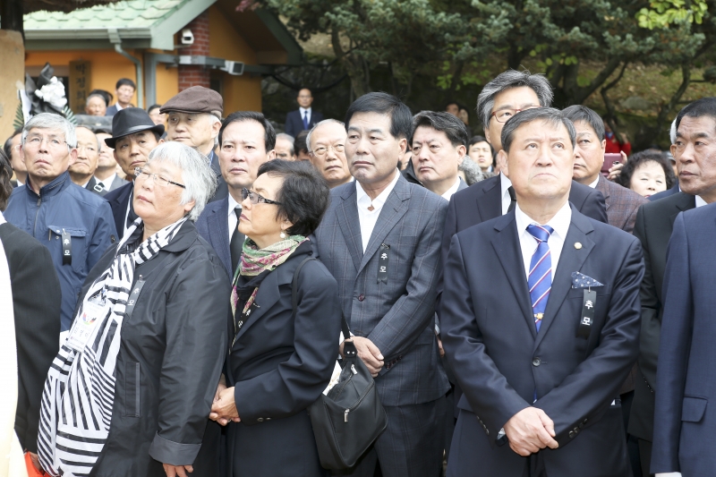 20161026-015[AP7U9181-박정희대통령 37주기 추도식.jpg