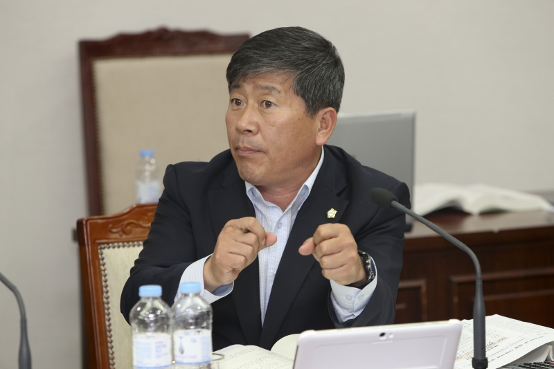 20161027-008[AP7U9250-제208회 임시회 산업건설위원회 2017년도 주요업무보고안 보고 청취.jpg