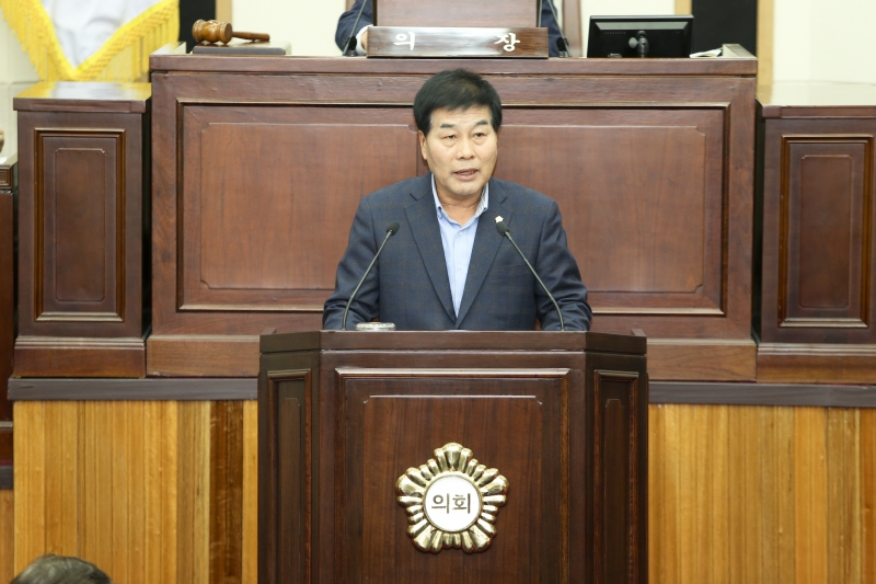 20161125-020[AP7U0811-제209회 정례회 제1차 본회의시 안주찬 의회운영위원장 예결특위 구성결의안 제안설명.jpg