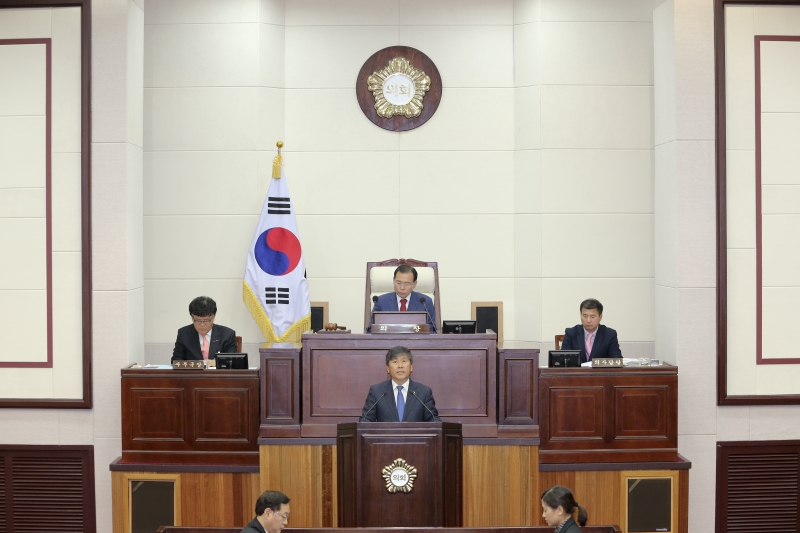 20161130-010[AP7U1313-제209회 정례회 제2차 본회의시 양진오 의원 시정질문.jpg