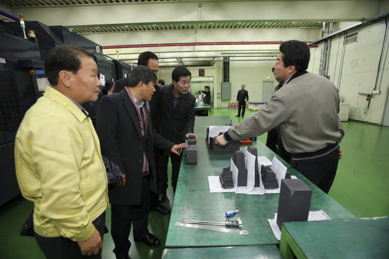 20161202-043[AP7U1598-제209회 정례회 주광정밀 기업체 방문.jpg