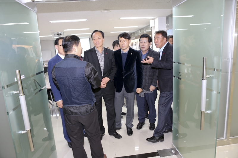 20161202-087[AP7U1688-제209회 정례회 아주스틸 기업체 방문.jpg