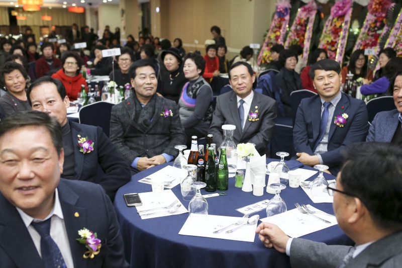 20161213-051[AP7U3263-구미시여성대학 총동창회 이취임식.jpg