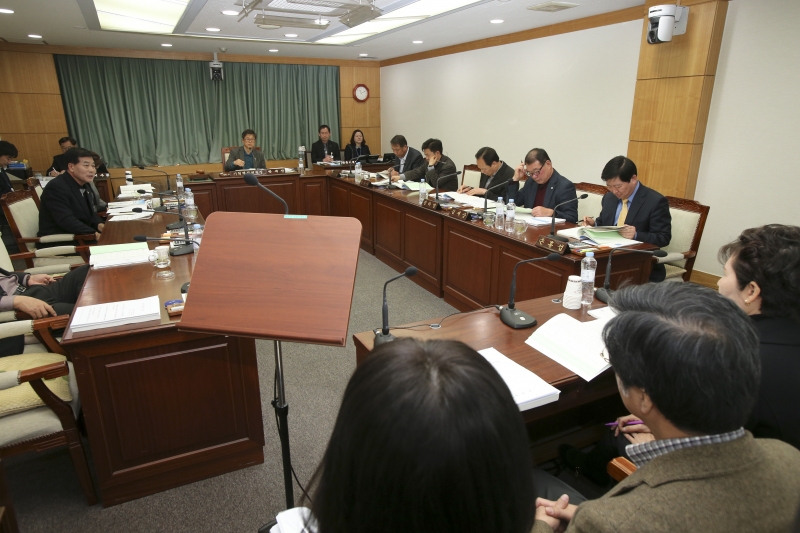 20170310-017[AP7U7868-제211회 임시회 기획행정위원회 조례안 심사활동.JPG