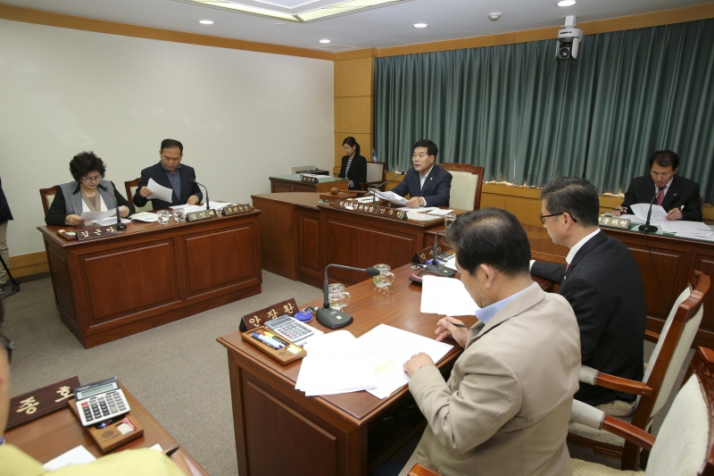 20170410-004[AP7U9443-제212회 임시회 의회운영위원회 활동.JPG