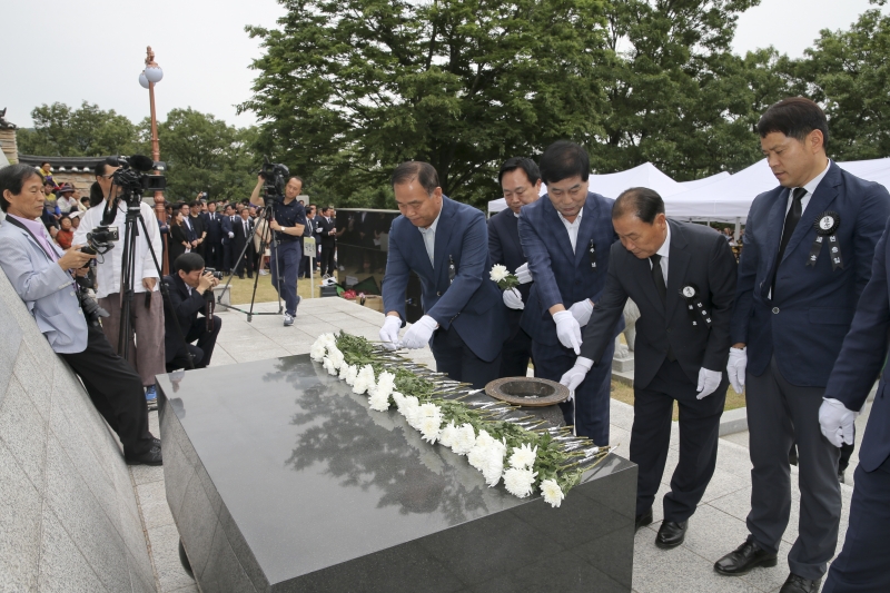 20170606-038[AP7U2906-제62회 현충일 추념 충혼탑 참배.JPG