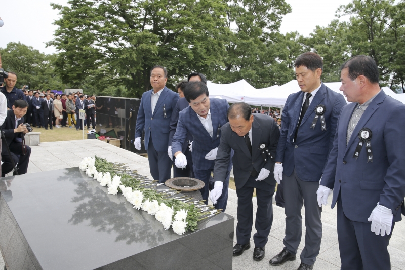 20170606-040[AP7U2908-제62회 현충일 추념 충혼탑 참배.JPG