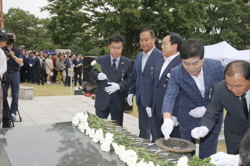 20170606-041[AP7U2909-제62회 현충일 추념 충혼탑 참배.JPG