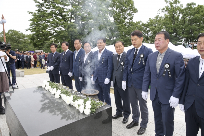 20170606-046[AP7U2918-제62회 현충일 추념 충혼탑 참배.JPG