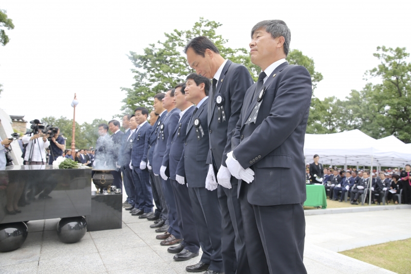 20170606-048[AP7U2920-제62회 현충일 추념 충혼탑 참배.JPG