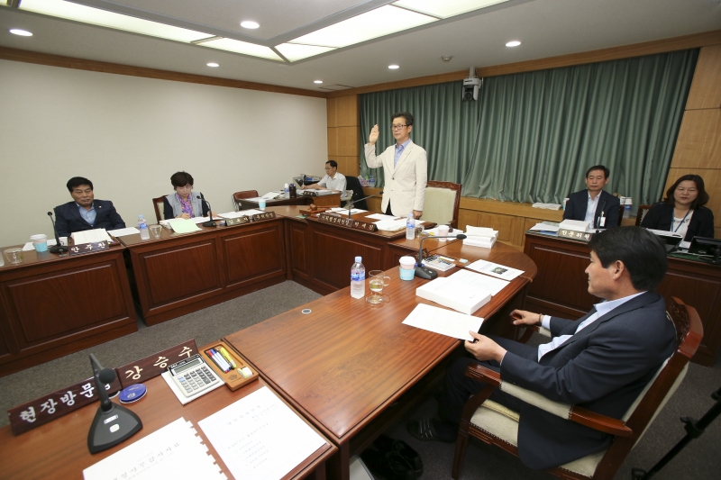 20170608-020[AP7U2996-제214회 정례회 기획행정위원회 소관 행정사무감사 활동.JPG