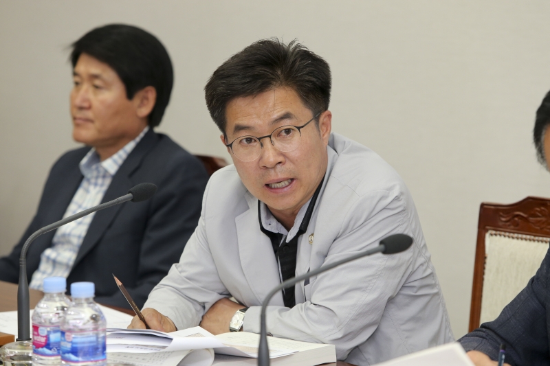 20170613-011[AP7U3346-제214회 정례회 기획행정위원회 소관 행정사무감사 활동.JPG