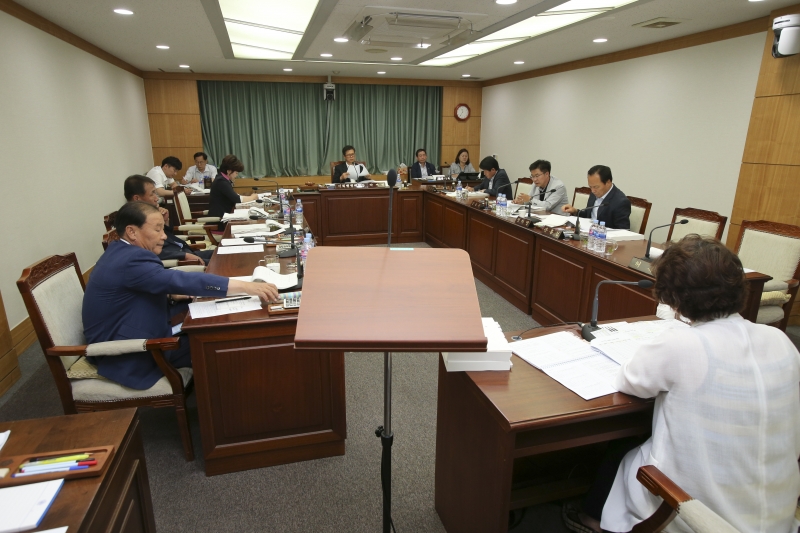 20170613-012[AP7U3350-제214회 정례회 기획행정위원회 소관 행정사무감사 활동.JPG