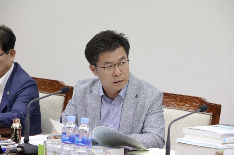 20170622-017[IMG_7485-제214회 정례회 예산결산특별위원회  2016 회계년도 세입세출결산승인안 심사활동.JPG