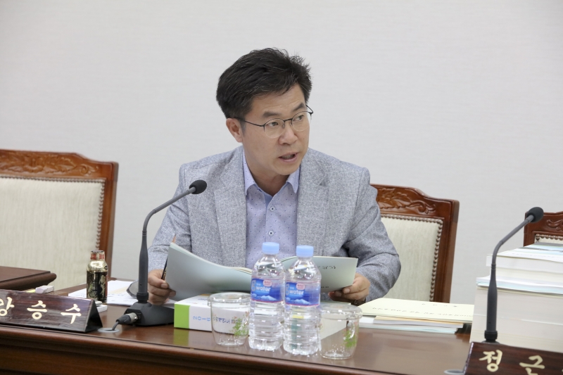 20170622-021[IMG_7507-제214회 정례회 예산결산특별위원회  2016 회계년도 세입세출결산승인안 심사활동.JPG