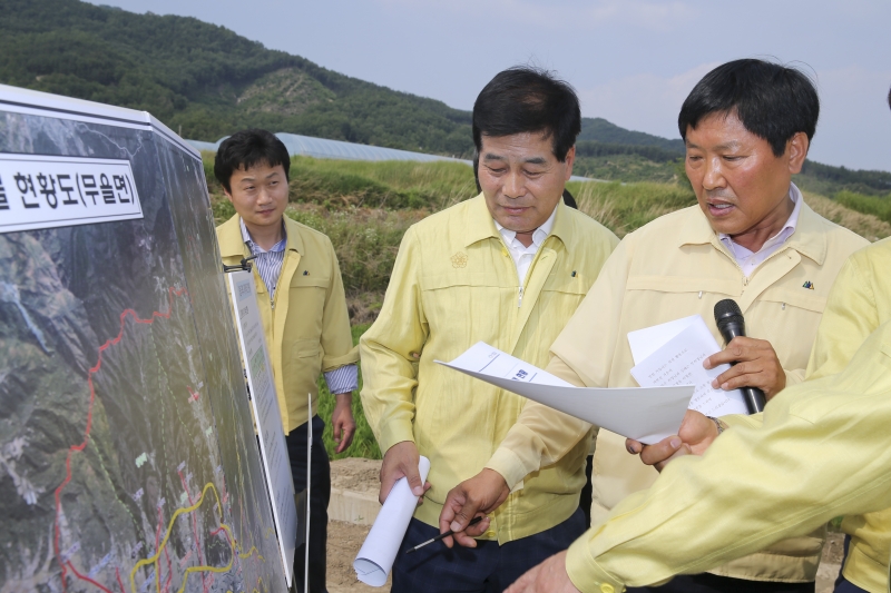 20170623-046[AP7U3636-제214회 정례회시 전체의원 무을면 가품피해지역 현장방문.JPG