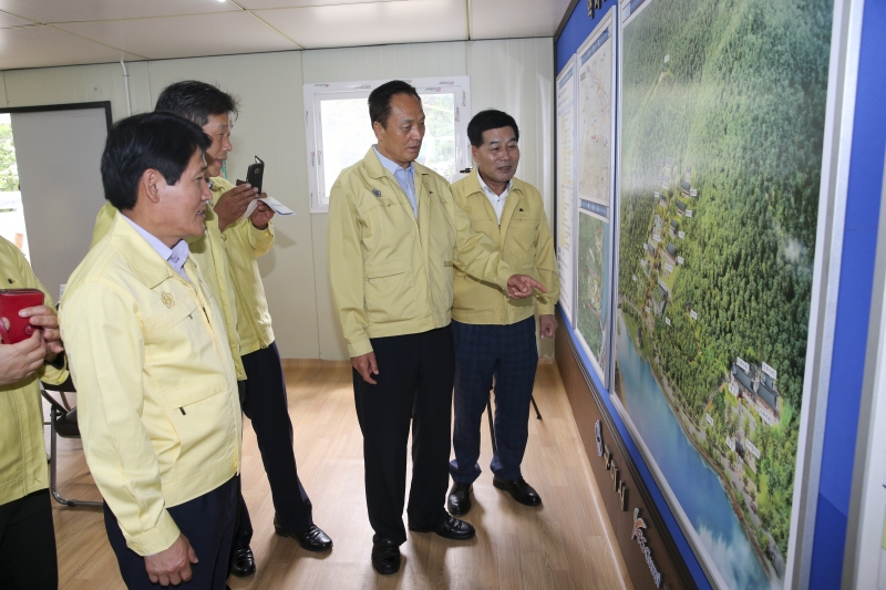 20170718-008[AP7U4225-제215회 임시회 기획행정위원회 역사문화디지털센타 공사현장 방문.JPG