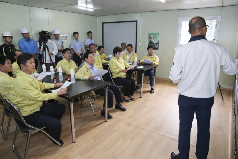 20170718-013[AP7U4241-제215회 임시회 기획행정위원회 역사문화디지털센타 공사현장 방문.JPG