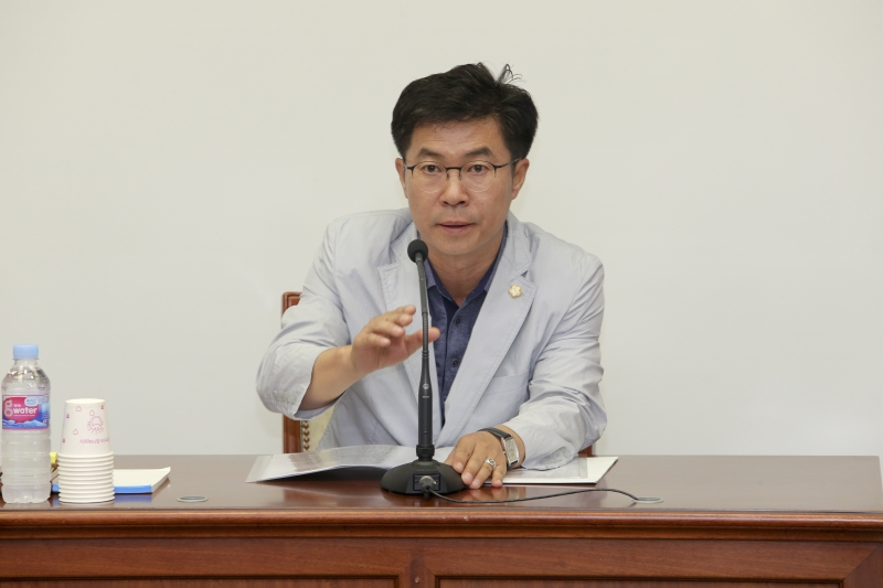 20170907-011[AP7U5159-제216회 임시회 기획행정위원회 조례안 심사활동.JPG