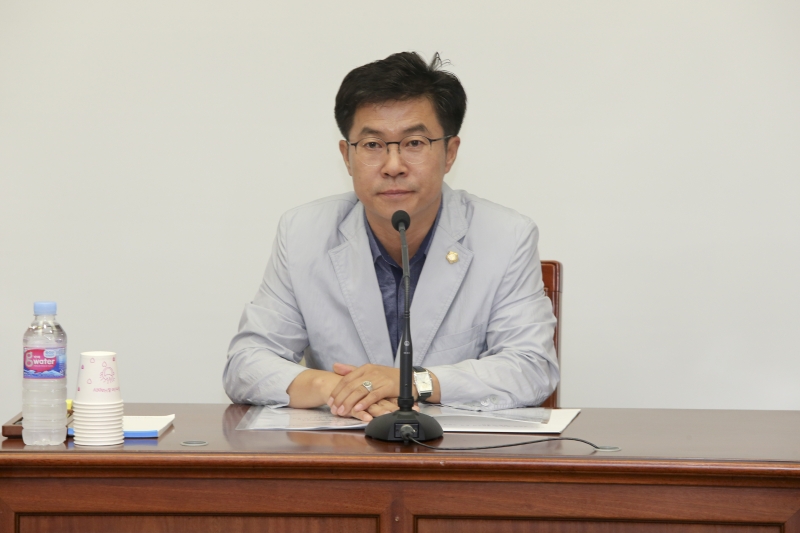 20170907-012[AP7U5160-제216회 임시회 기획행정위원회 조례안 심사활동.JPG